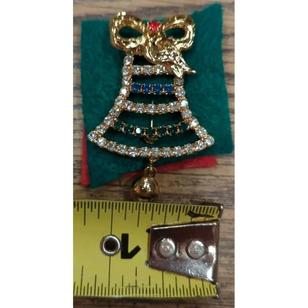 Vintage Christmas  Holiday Retro Brooch Pin Very Pretty Bell